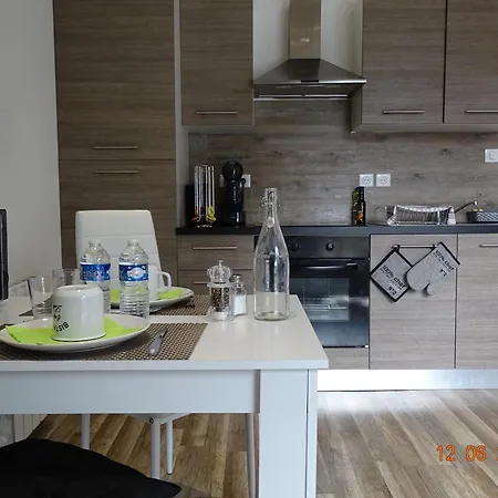 Alimentec - Clinique Convert - Calme - Parking Prive -terrasse Privee * Bourg-en-Bresse
